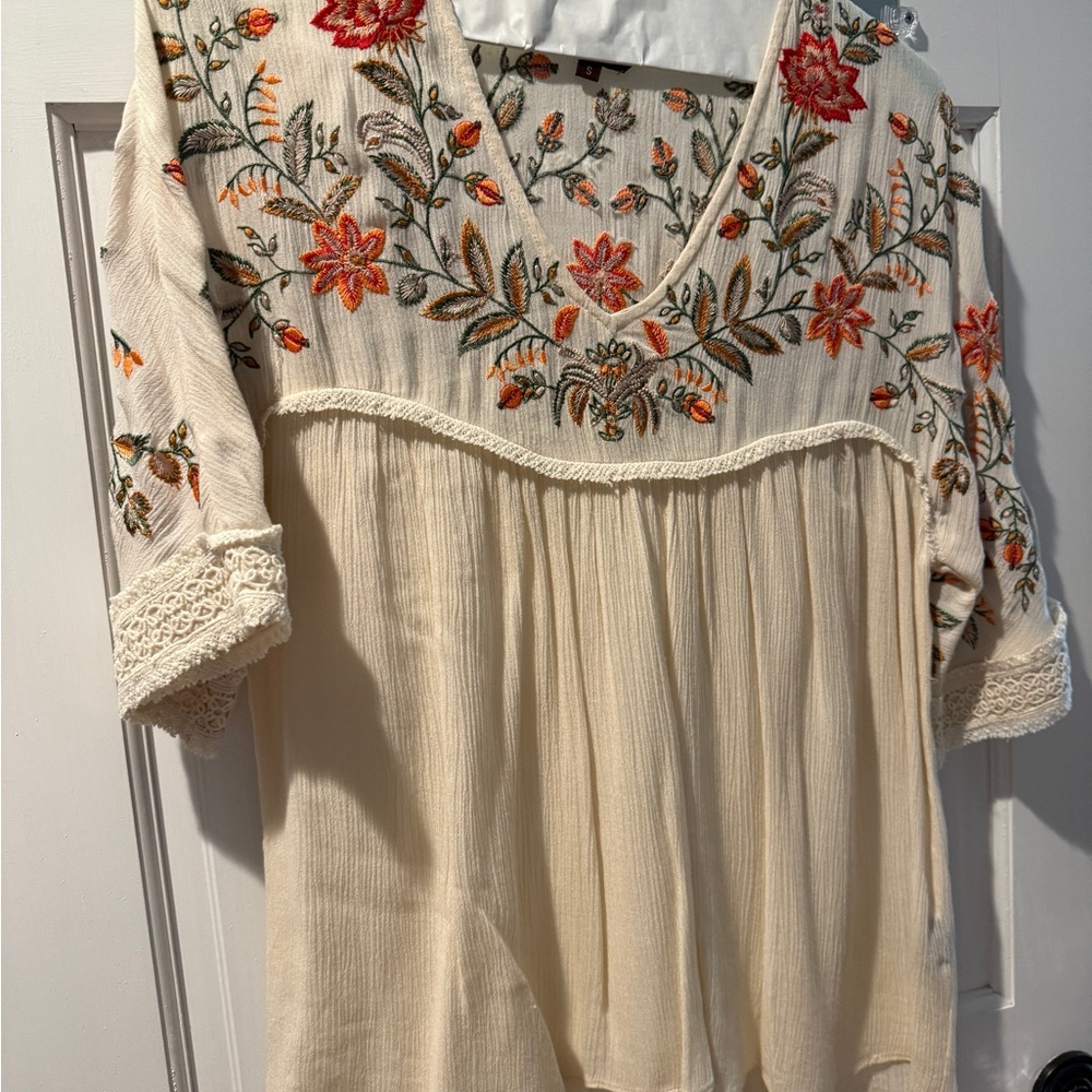 Ranna Gill Cream Blouse with Floral Embroidery
